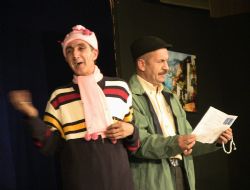 Seval tiyatroseverlerle buluştu